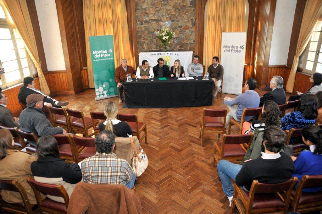 Pequeños productores de Durazno ingresan ganado bovino y ovino a predios forestados de Montes del Plata con el fin de ampliar su área de producción.   