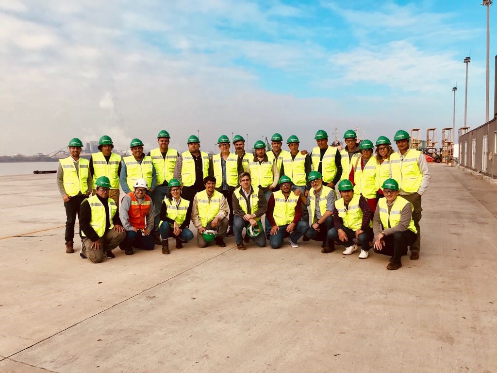 Apicultores orgánicos de Paysandú visitaron la planta de Montes del Plata