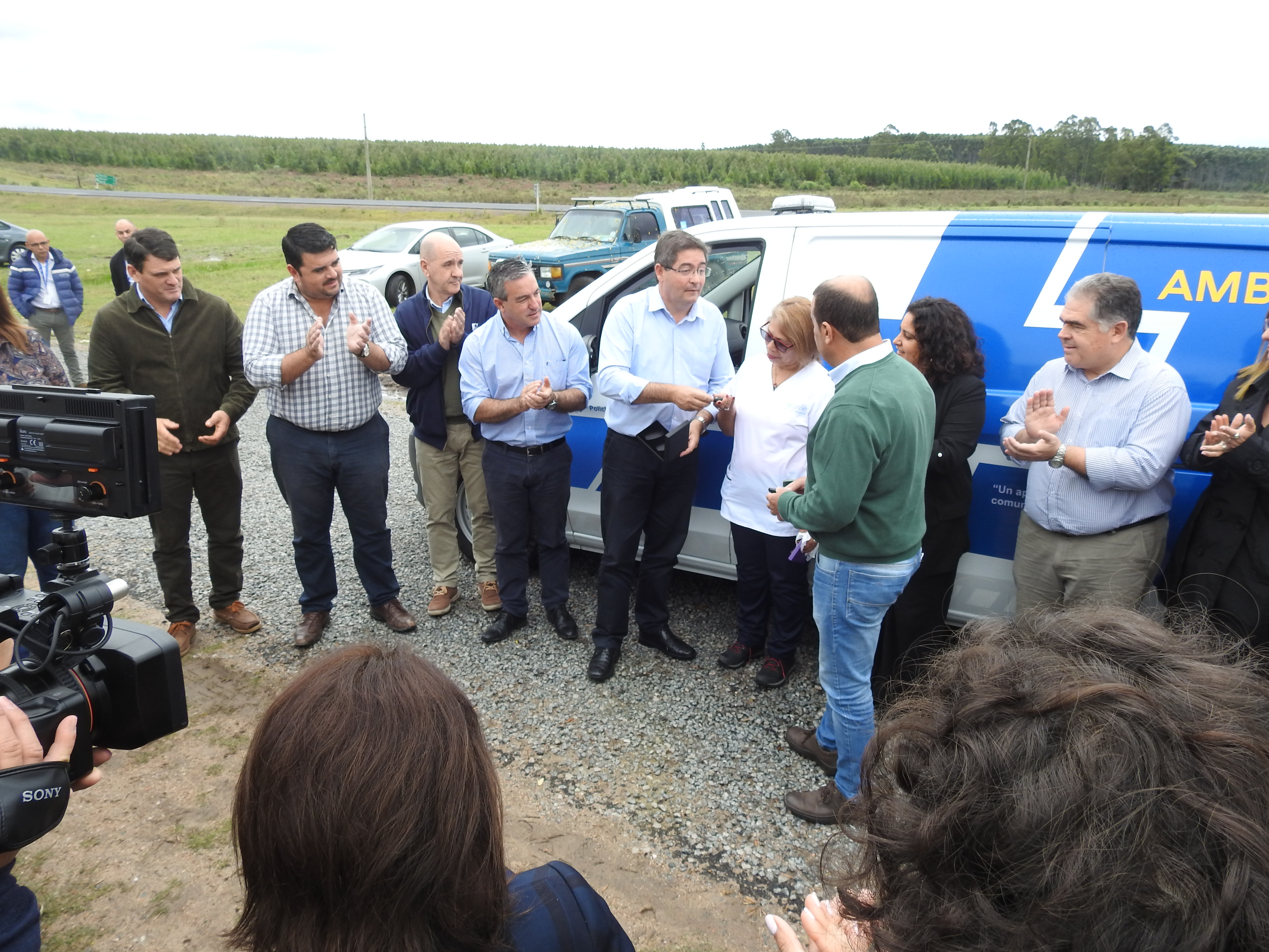 Montes del Plata acompañó la entrega de ambulancia para Piedras Coloradas