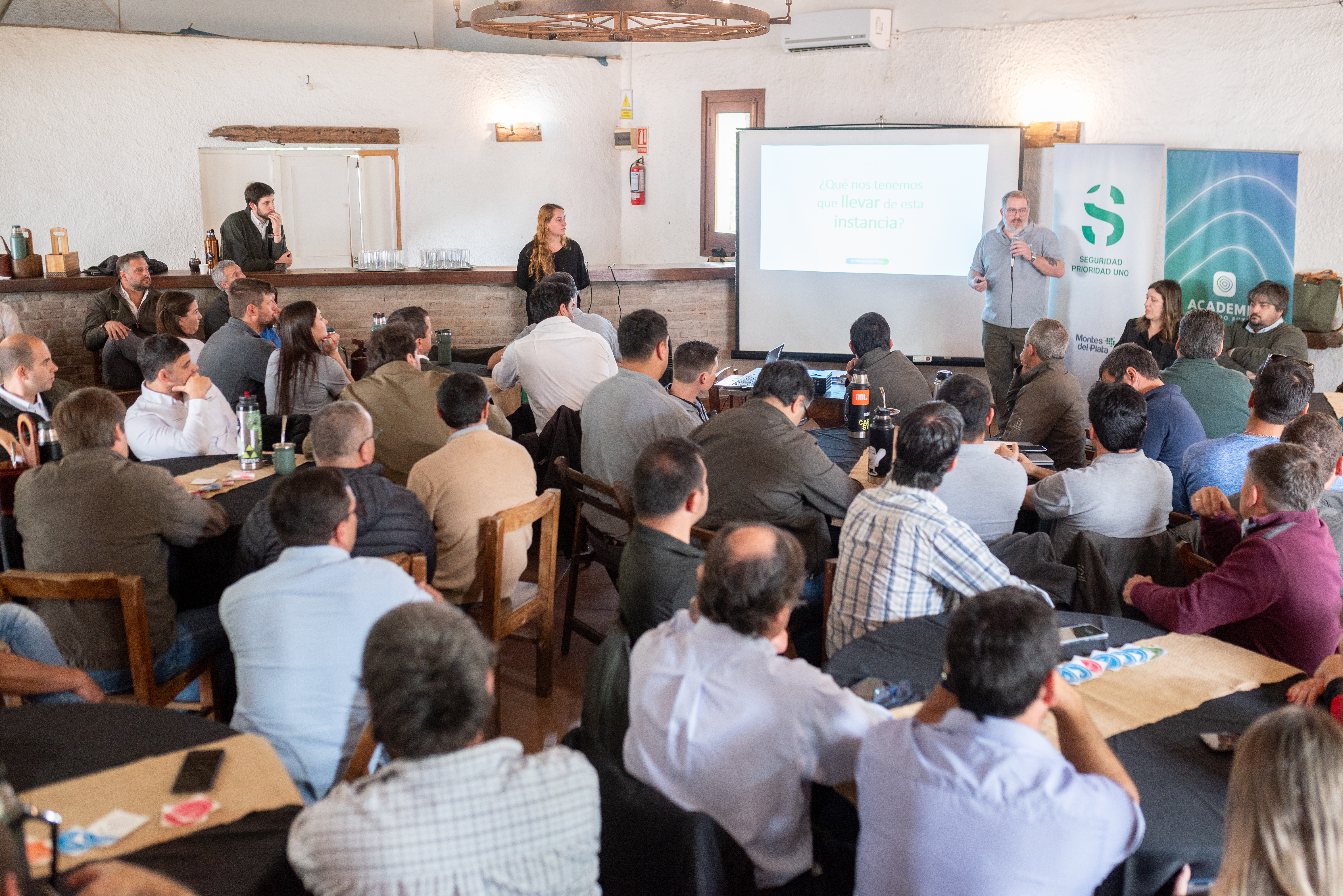 Montes del Plata y UTE realizaron jornada de capacitación sobre seguridad en líneas eléctricas aéreas