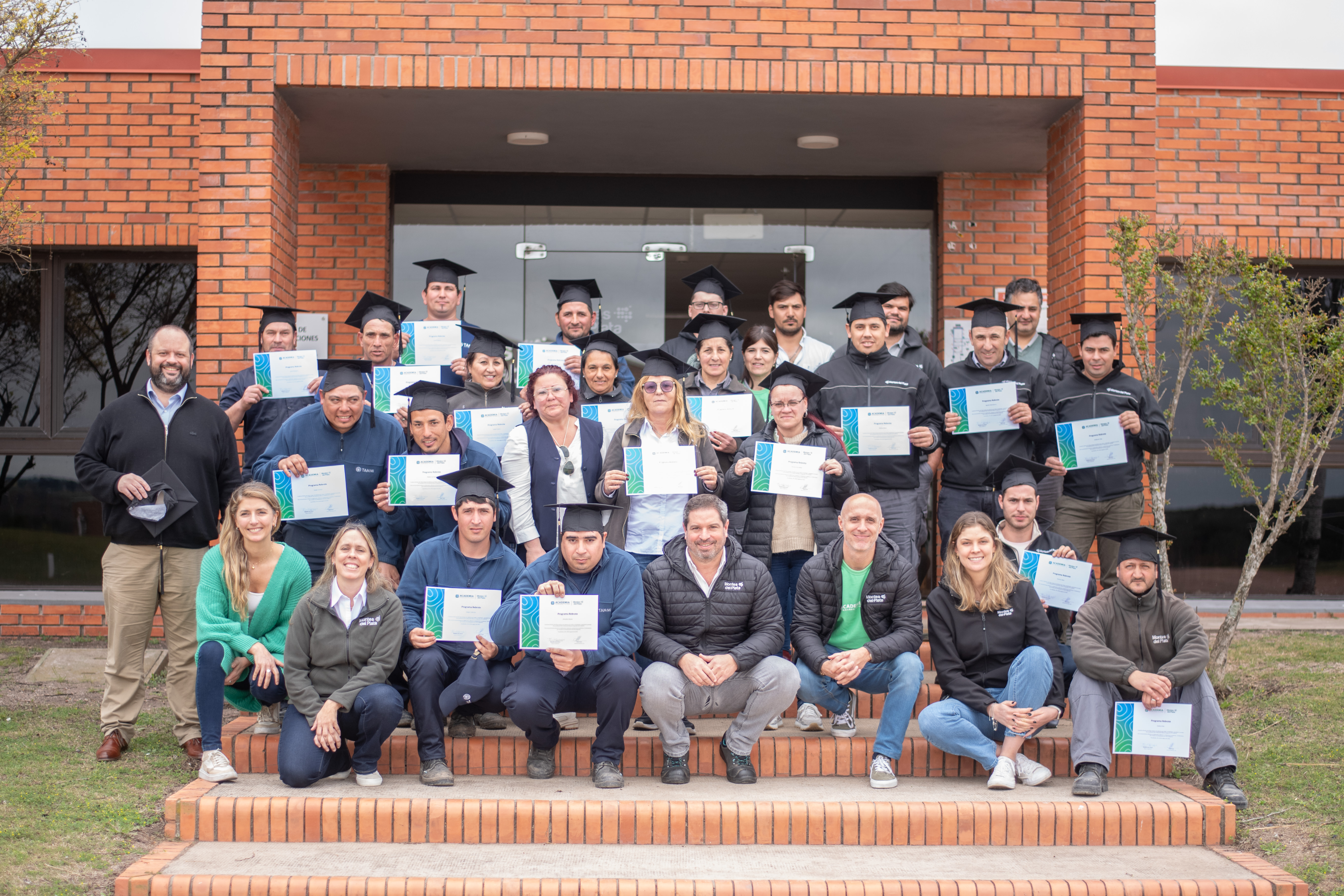 36 personas terminaron educación media con el programa Rebrote de Montes del Plata