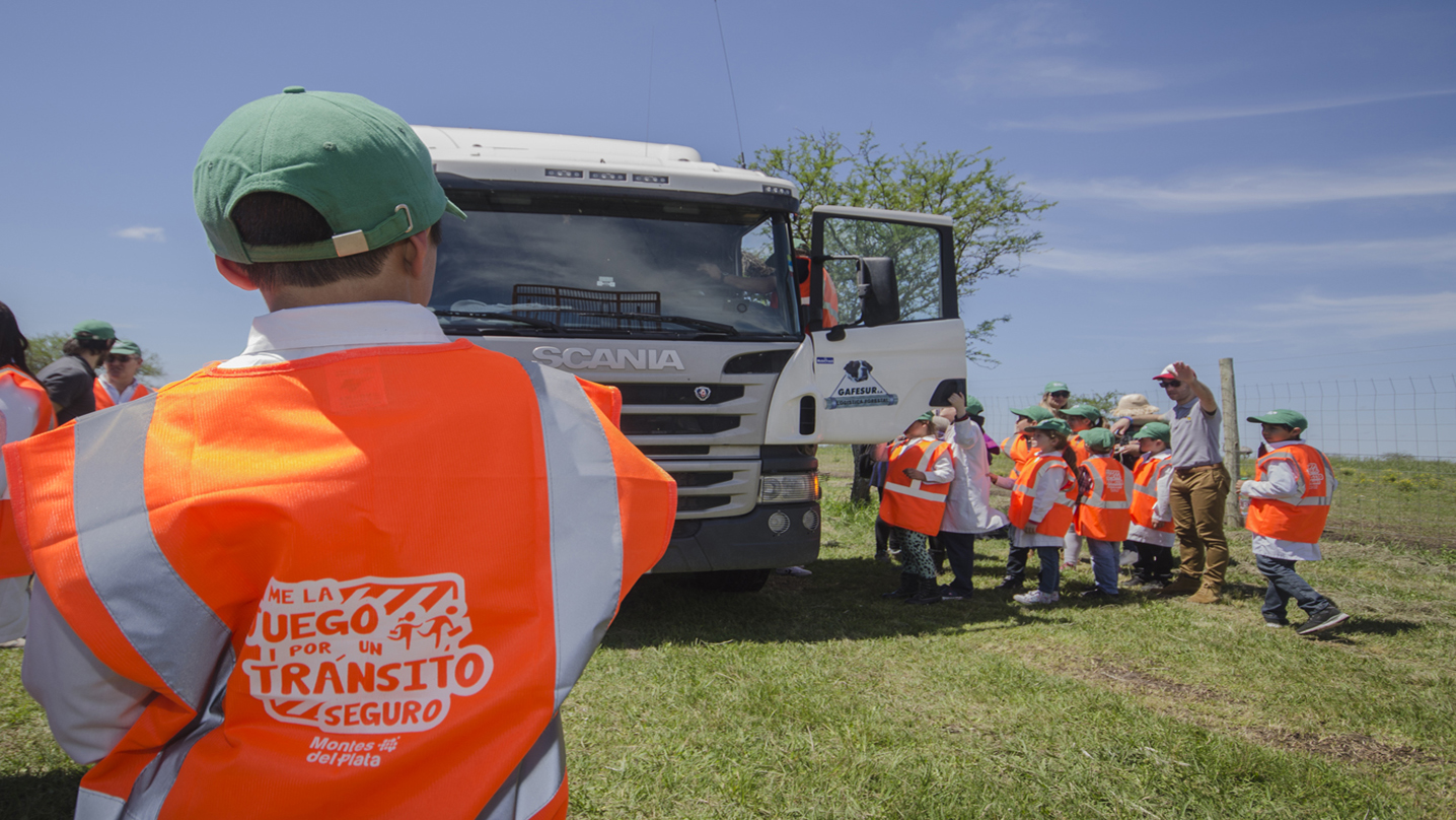 Montes del Plata brinda capacitación en seguridad vial a 400 niños de escuelas rurales