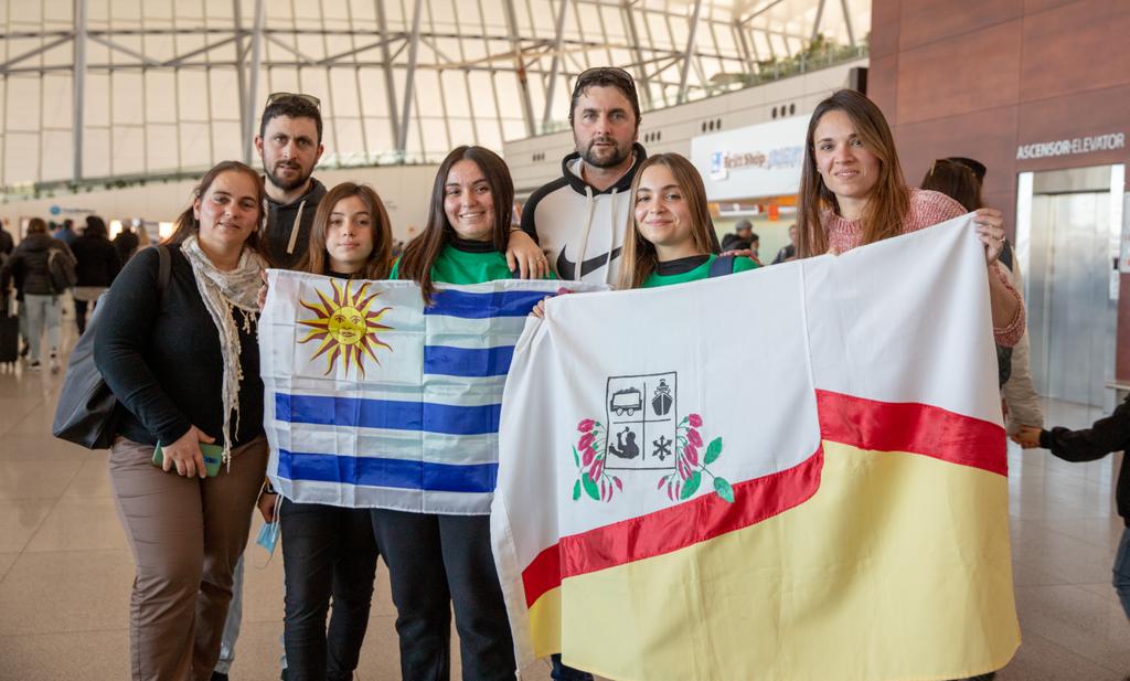 Dos estudiantes graduadas del programa “Inglés Para Todos” viajaron becadas a Inglaterra