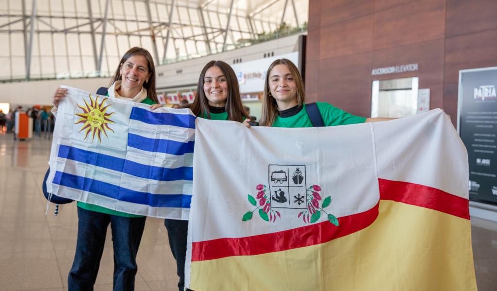 Dos estudiantes graduadas del programa “Inglés Para Todos” viajaron becadas a Inglaterra