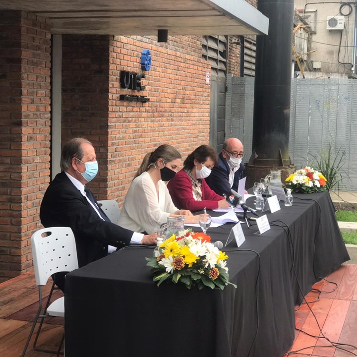 Montes del Plata y UTEC firman acuerdo para desarrollar la producción de hongos comestibles en montes forestales