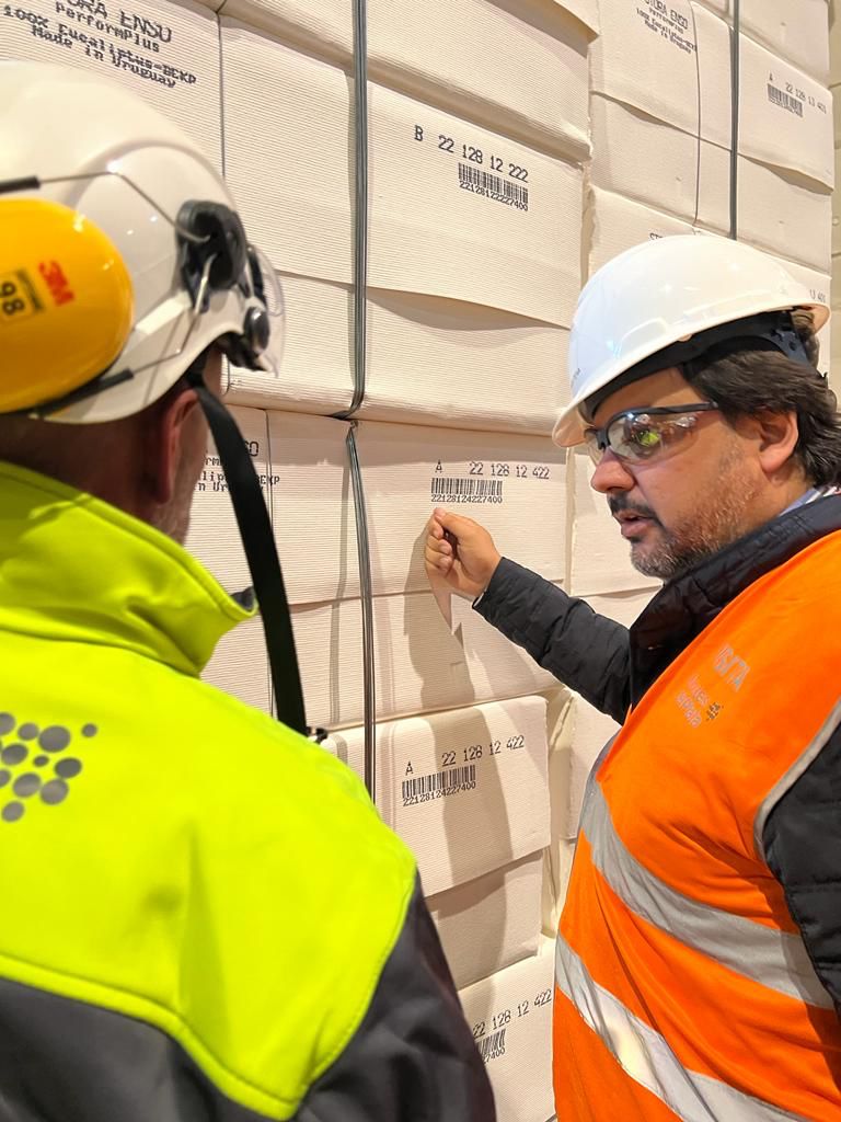 Ministro de Ambiente visitó el complejo industrial de Montes del Plata